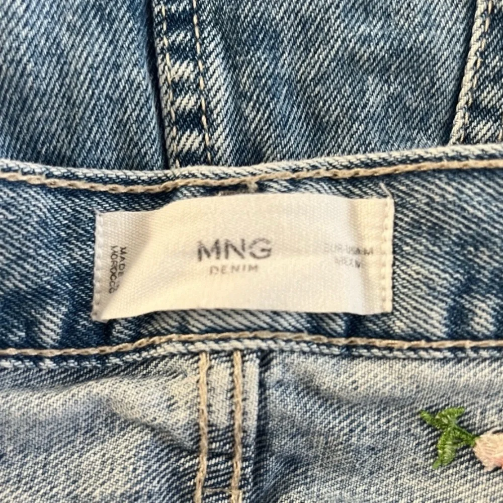 ๐MANGO Denim Mini Skirt with Pink Flowers ๐ - Picture 6 of 11